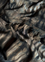 Cargar imagen en el visor de la galería, Pareo / Sarong con fleco
Prendas para el verano, la playa o decoración.
Cuidadosamente teñido a Mano en Colombia.
Producto Artesanal - Tecnica Shibori - Tie Dye
TODOS LOS PAREOS SON UNICOS ASI TENGAN CARACTERISTICAS SIMILARES
Dimensiones: 1.60 x 1.45
Kaki Nlack Negro pareo