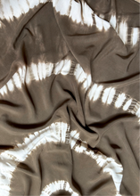 Cargar imagen en el visor de la galería, Kaki Circle Tie Dye Pareo