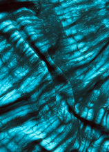 Cargar imagen en el visor de la galería, Pareo complemento para el verano teñido a mano Tiedye, verde turquesa esmeralda pareo de 1.60 x 1.40 cm