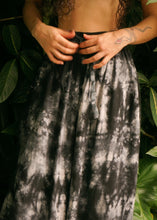 Cargar imagen en el visor de la galería, Pantalon Samurai Black Tie Dye