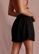 Cargar imagen en el visor de la galería, Black Classic Short