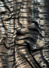 Cargar imagen en el visor de la galería, Pareo / Sarong con fleco
Prendas para el verano, la playa o decoración.
Cuidadosamente teñido a Mano en Colombia.
Producto Artesanal - Tecnica Shibori - Tie Dye
TODOS LOS PAREOS SON UNICOS ASI TENGAN CARACTERISTICAS SIMILARES
Dimensiones: 1.60 x 1.45
Kaki Black Negro pareo