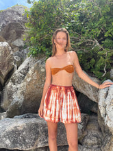 Cargar imagen en el visor de la galería, Short Terra Plangi Tie Dye