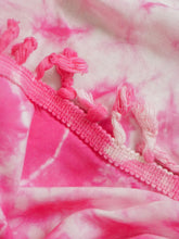 Cargar imagen en el visor de la galería, Pareo / Sarong con fleco
Cuidadosamente teñido a Mano en Colombia.
Producto Artesanal - Tecnica Shibori - Tie Dye
TODOS LOS PAREOS SON UNICOS ASI TENGAN CARACTERISTICAS SIMILARES
Dimensiones: 1.60 x 1.45