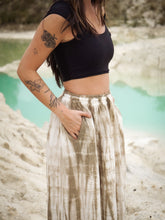 Cargar imagen en el visor de la galería, Kaki Tie Dye Plangi Samurai Pant