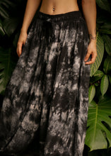 Cargar imagen en el visor de la galería, Pantalon Samurai  Black  Tie  Dye
