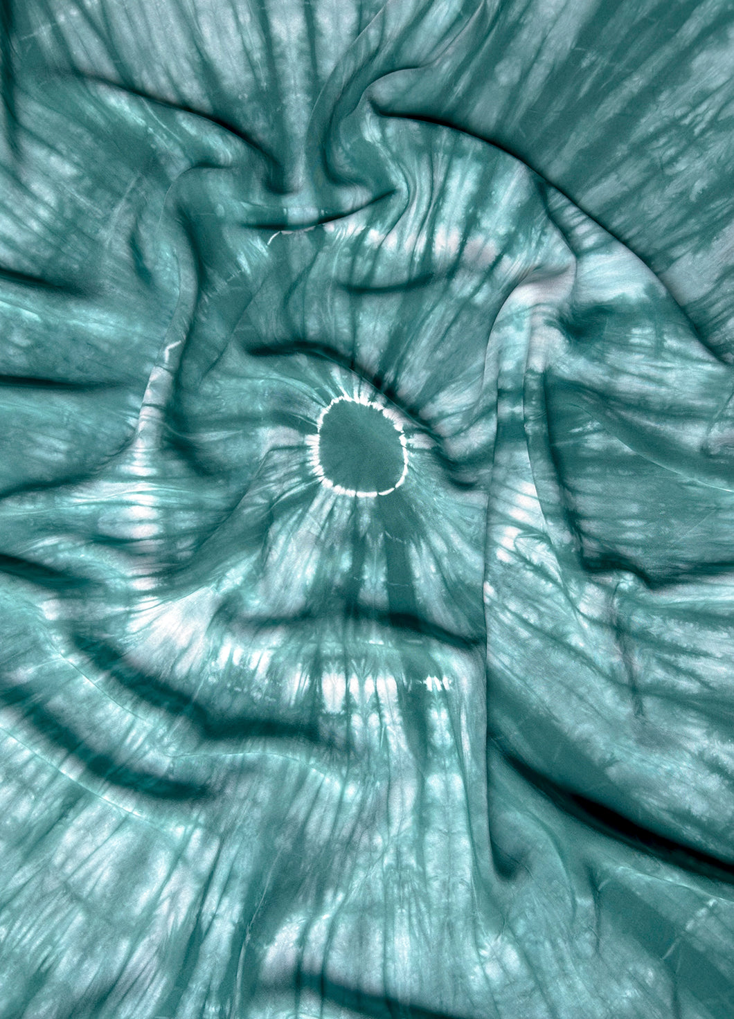Pareo / Sarong sin fleco decorativo  

Prendas para el verano, la playa o decoración. 
Cuidadosamente teñido a Mano en Colombia. 

Producto Artesanal - Tecnica Shibori - Tie Dye

TODOS LOS PAREOS SON UNICOS ASI TENGAN CARACTERISTICAS SIMILARES

Dimensiones: 1.60 x 1.45
Verde Turquesa esmeralda pareo 
