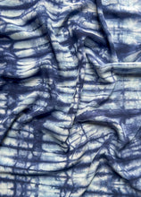 Cargar imagen en el visor de la galería, Pareo / Sarong sin fleco decorativo 

Prendas para el verano, la playa o decoración. 
Cuidadosamente teñido a Mano en Colombia. 

Producto Artesanal - Tecnica Shibori - Tie Dye

TODOS LOS PAREOS SON UNICOS ASI TENGAN CARACTERISTICAS SIMILARES

Dimensiones: 1.60 x 1.45
Verde Turquesa esmeralda pareo 

